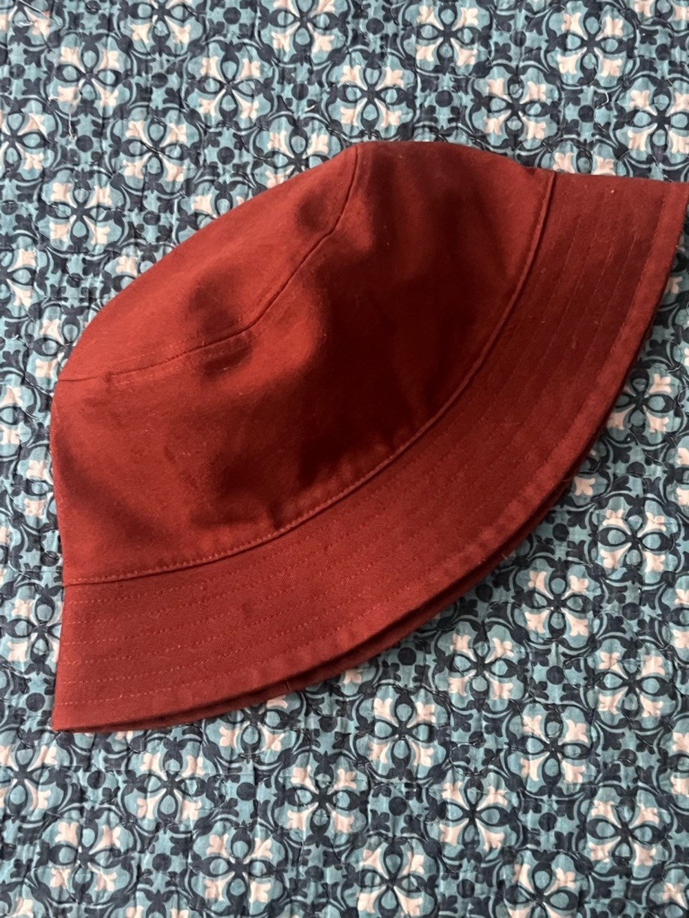 Girlfriend Collective | Burgundy Bucket Hat Size 2 (22 inches)